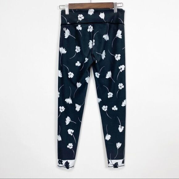 Fabletics Floral Capri Grey White Leggings XS - Picture 3 of 12